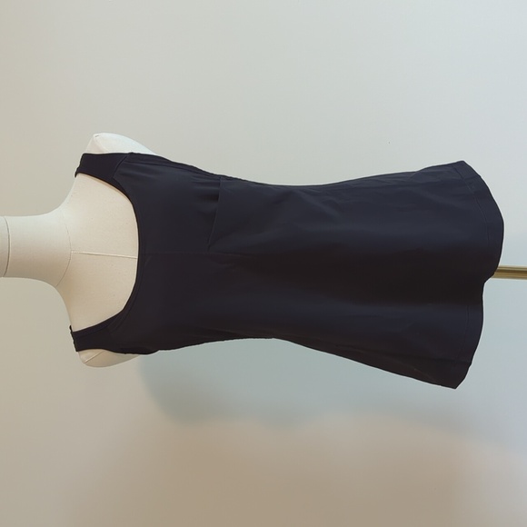 Lululemon size 6 black tank top with built-in sports bra adjustable straps - Picture 2 of 9